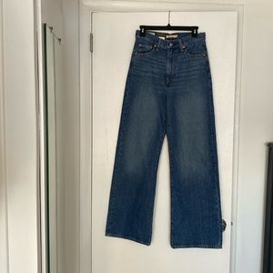 Brand New with Tags - Levi’s Ribcage Wide Leg 26x32